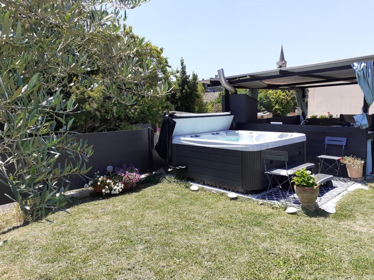 Chambres D'Hotes & Jacuzzi - A L'Ombre Des Amandiers Saint-Martin-d'Ardeche Room photo