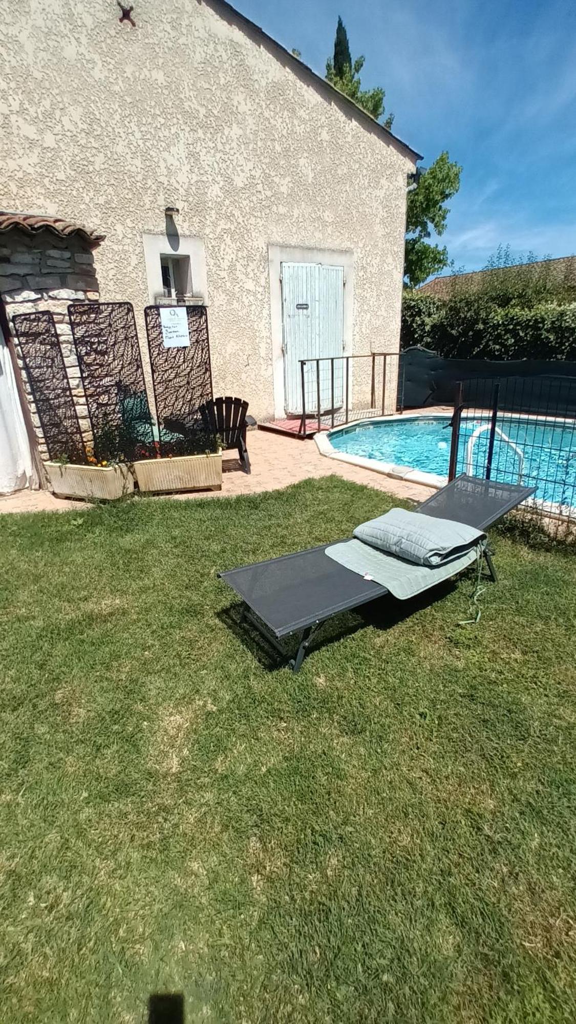 Chambres D'Hotes & Jacuzzi - A L'Ombre Des Amandiers Saint-Martin-d'Ardeche Exterior photo
